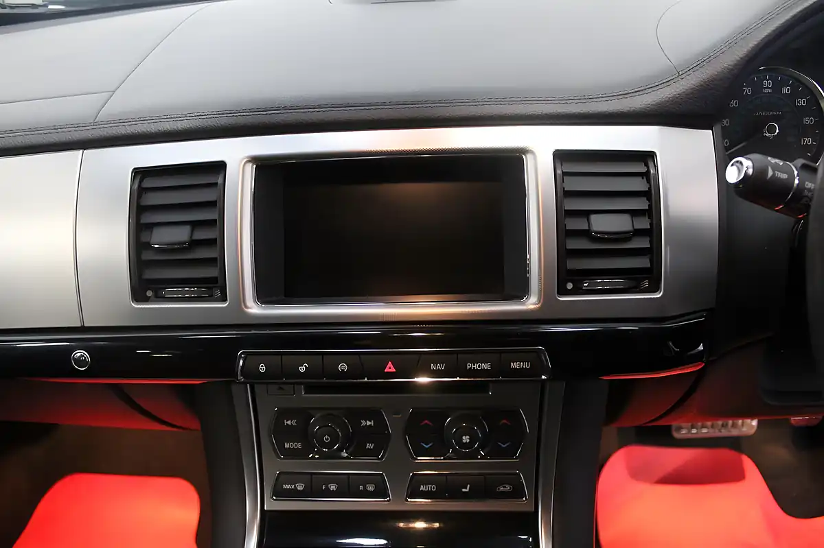 Used 2015 Jaguar Xf R-Sport Black Sportbrake White - Interior and Exterior details 14