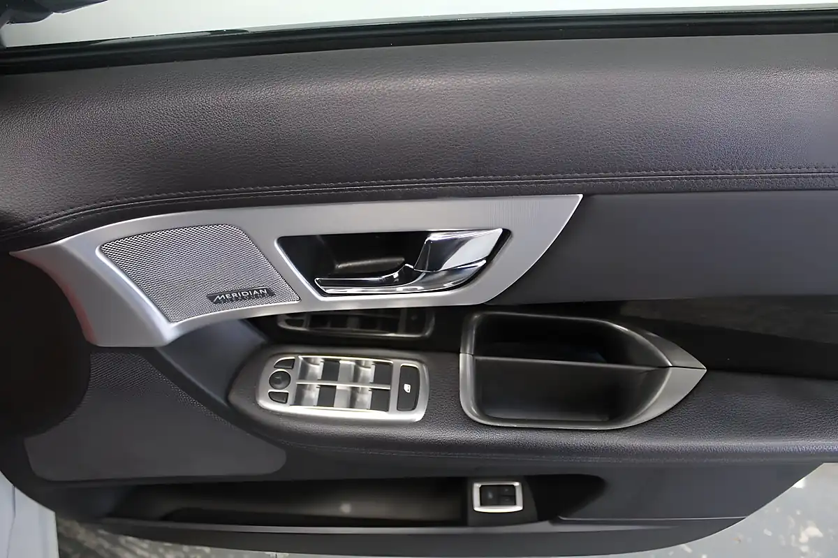 Used 2015 Jaguar Xf R-Sport Black Sportbrake White - Interior and Exterior details 17