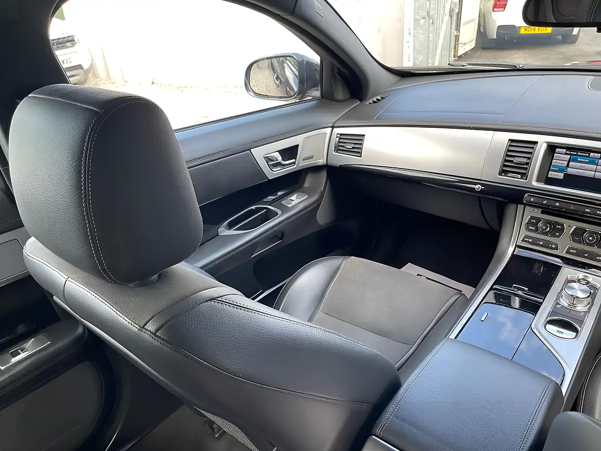 Used 2015 Jaguar Xf R-Sport Blue - Interior and Exterior details 3
