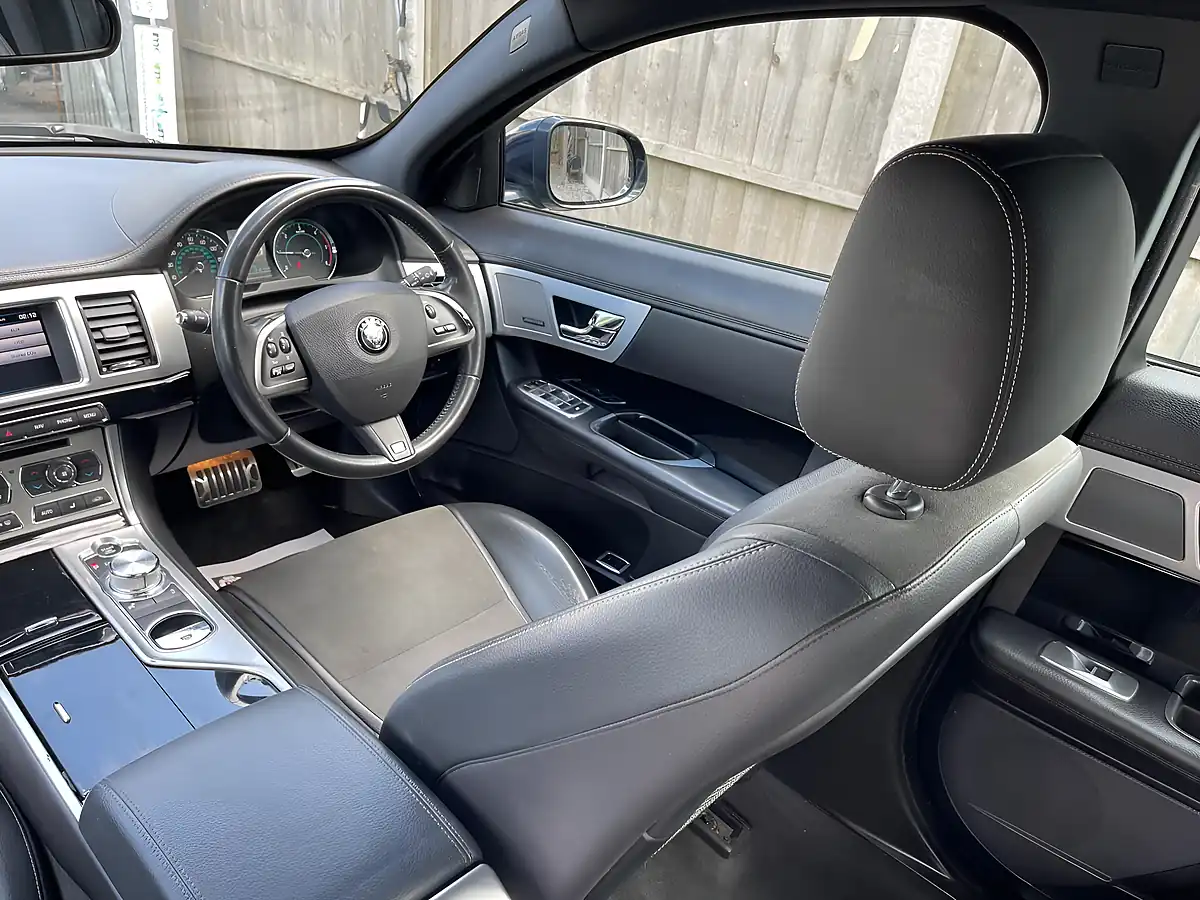 Used 2015 Jaguar Xf R-Sport Blue - Interior and Exterior details 5