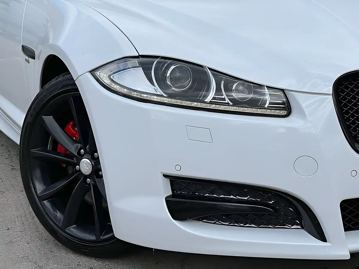 Used 2015 Jaguar Xf R-Sport Glacier White - Interior and Exterior details 17