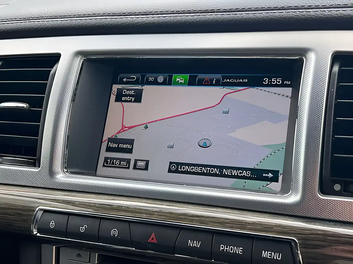 Used 2015 Jaguar Xf R-Sport Glacier White - Interior and Exterior details 19