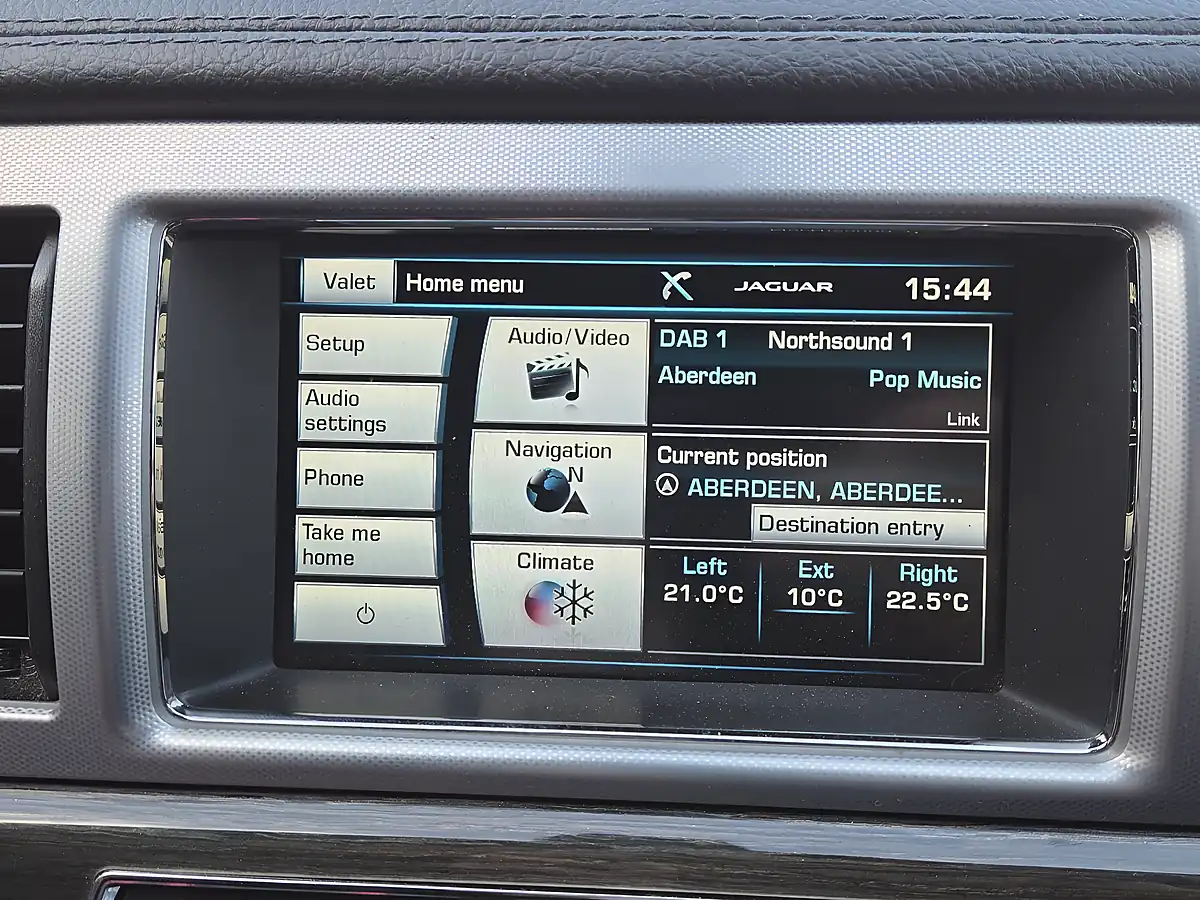 Used 2015 Jaguar Xf R-Sport Red - Interior and Exterior details 10