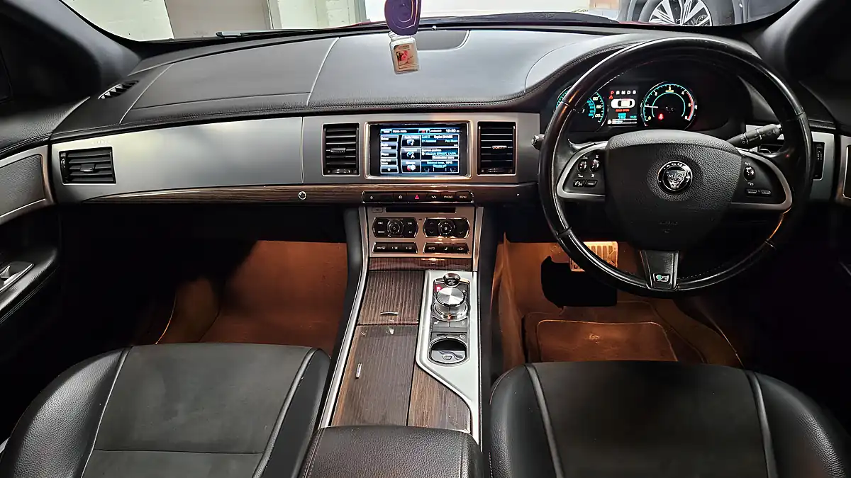 Used 2015 Jaguar Xf R-Sport Red - Interior and Exterior details 13