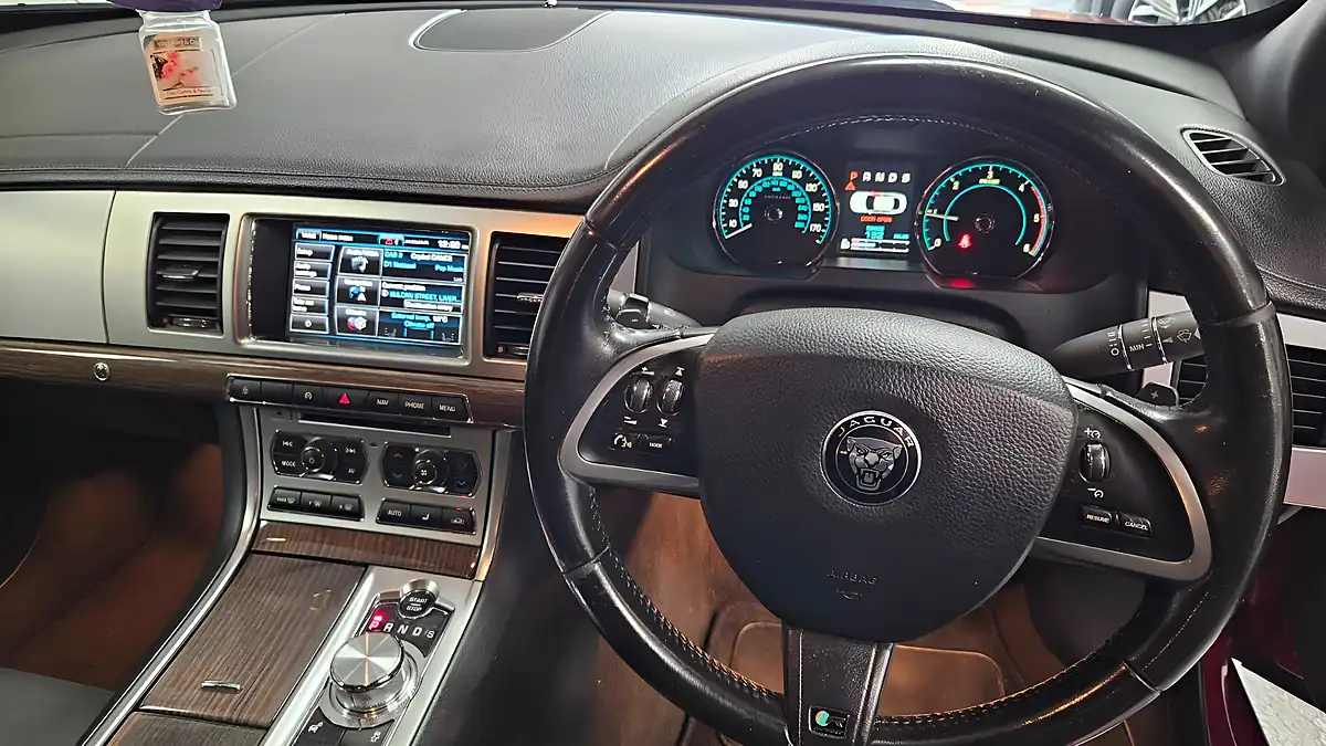 Used 2015 Jaguar Xf R-Sport Red - Interior and Exterior details 14