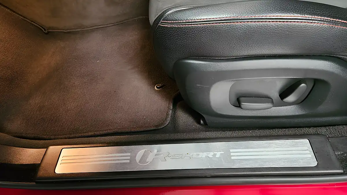 Used 2015 Jaguar Xf R-Sport Red - Interior and Exterior details 15
