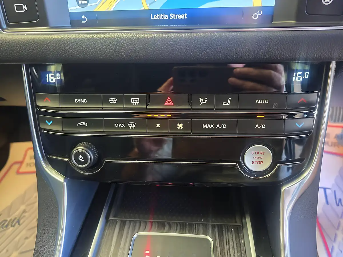 Used 2015 Jaguar Xf S White - Interior and Exterior details 17