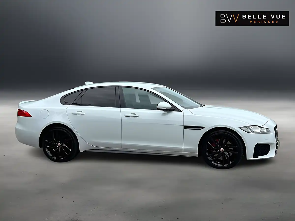 Used 2015 Jaguar Xf S Yulong White - Interior and Exterior details 4