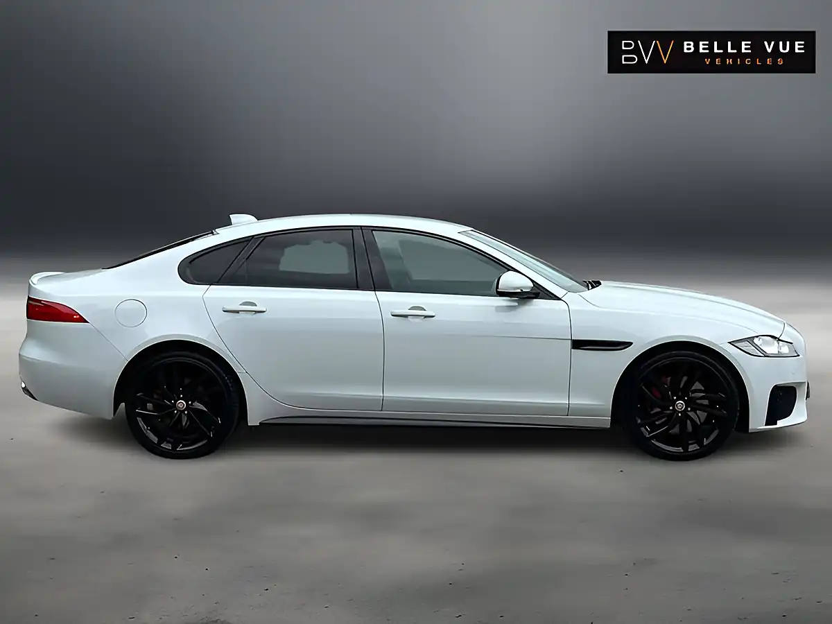 Used 2015 Jaguar Xf S Yulong White - Interior and Exterior details 5