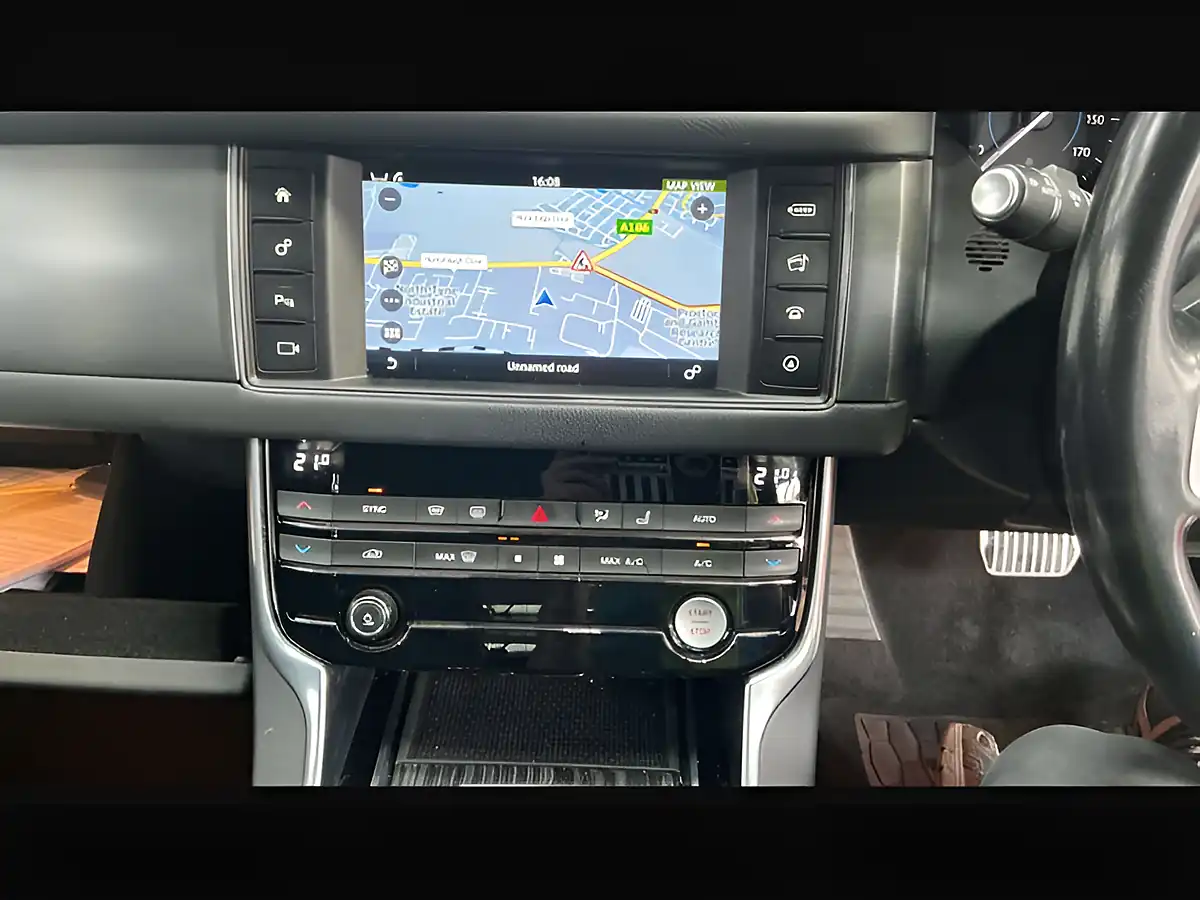 Used 2015 Jaguar Xf S Yulong White - Interior and Exterior details 14
