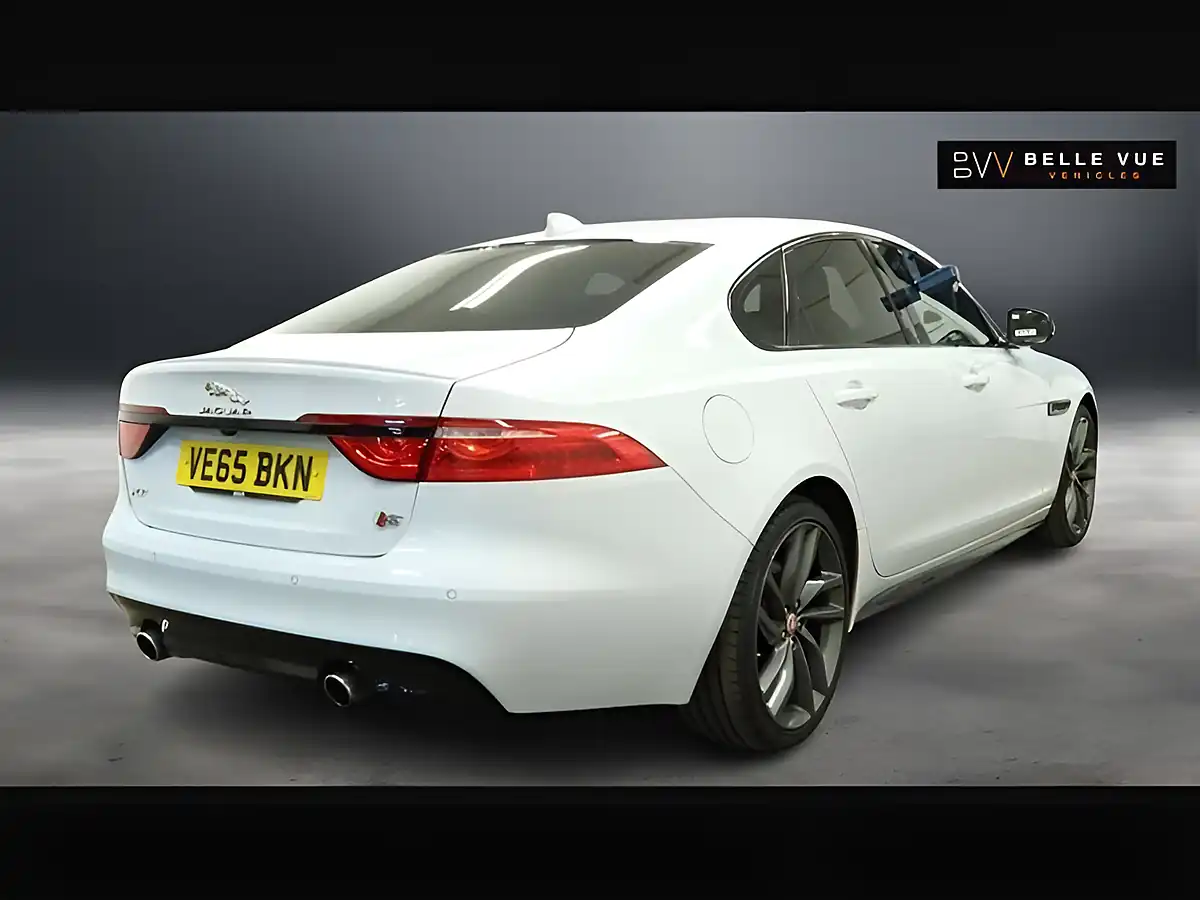 Used 2015 Jaguar Xf S Yulong White - Interior and Exterior details 4