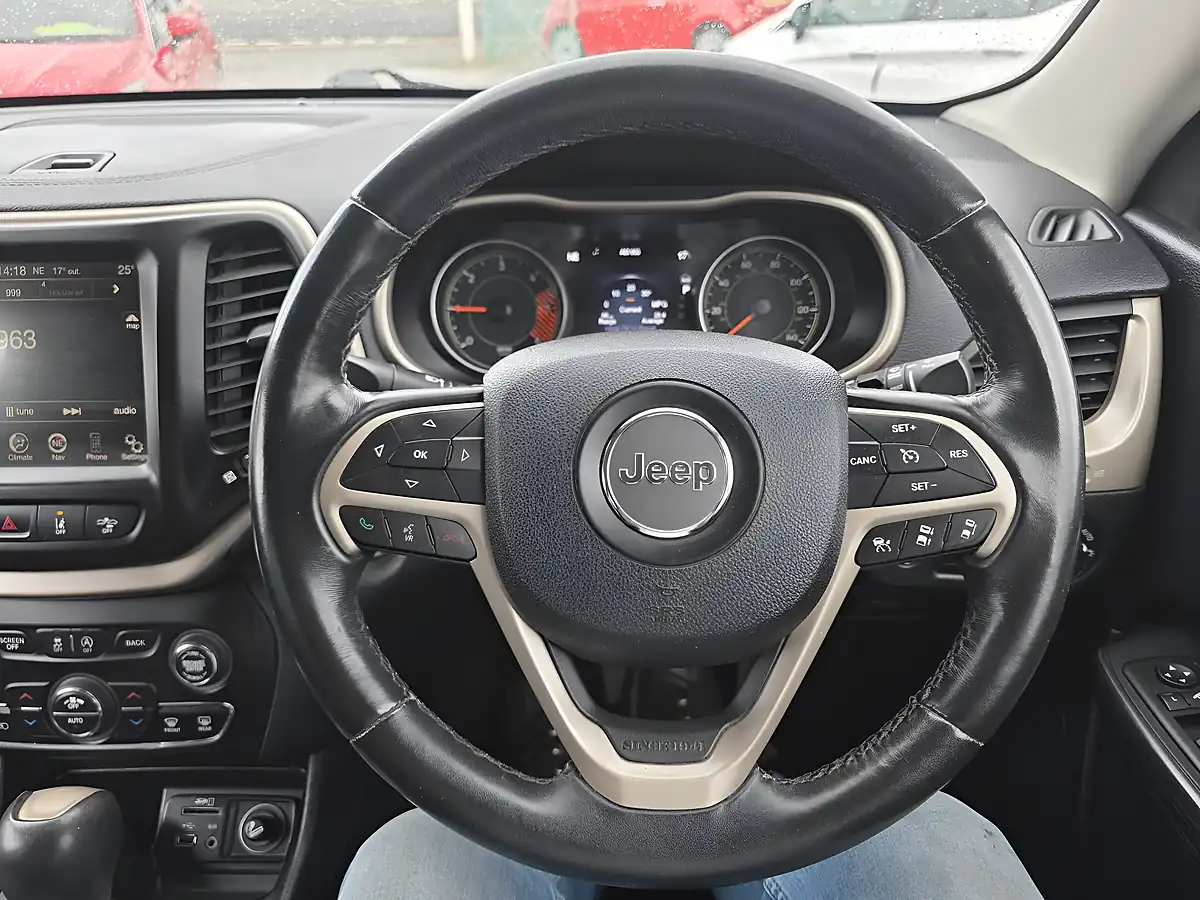 Used 2015 Jeep Cherokee Limited Black - Interior and Exterior details 11