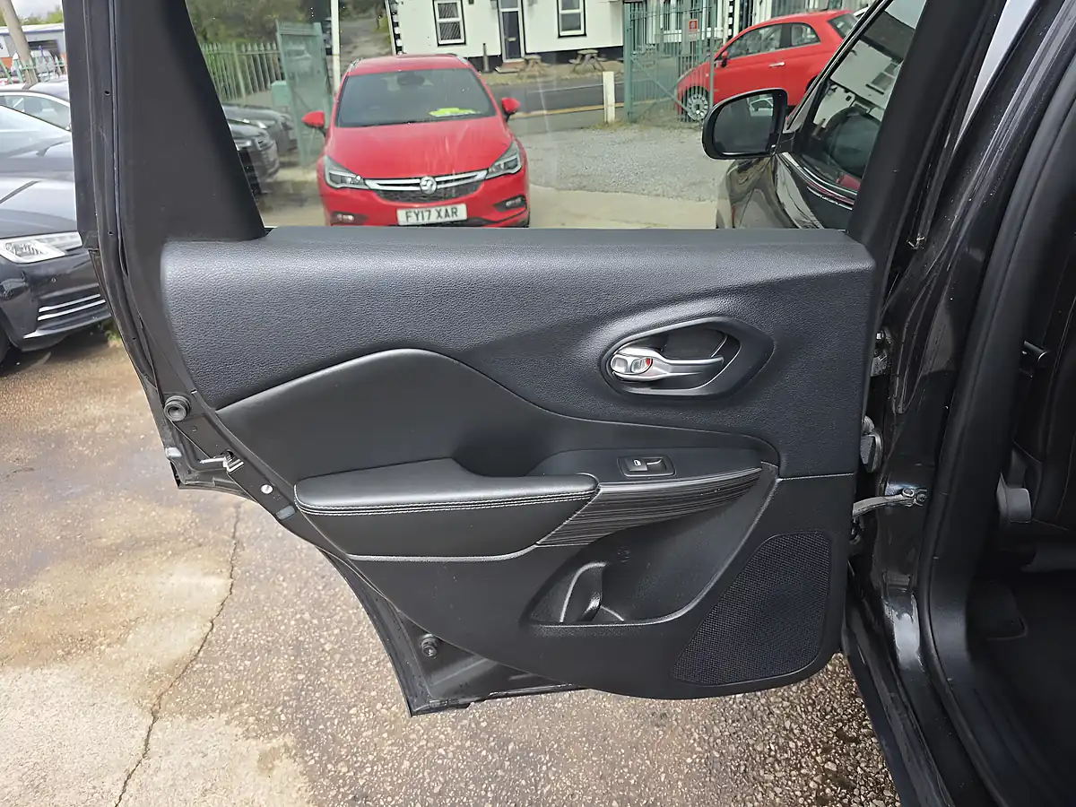 Used 2015 Jeep Cherokee Limited Black - Interior and Exterior details 15