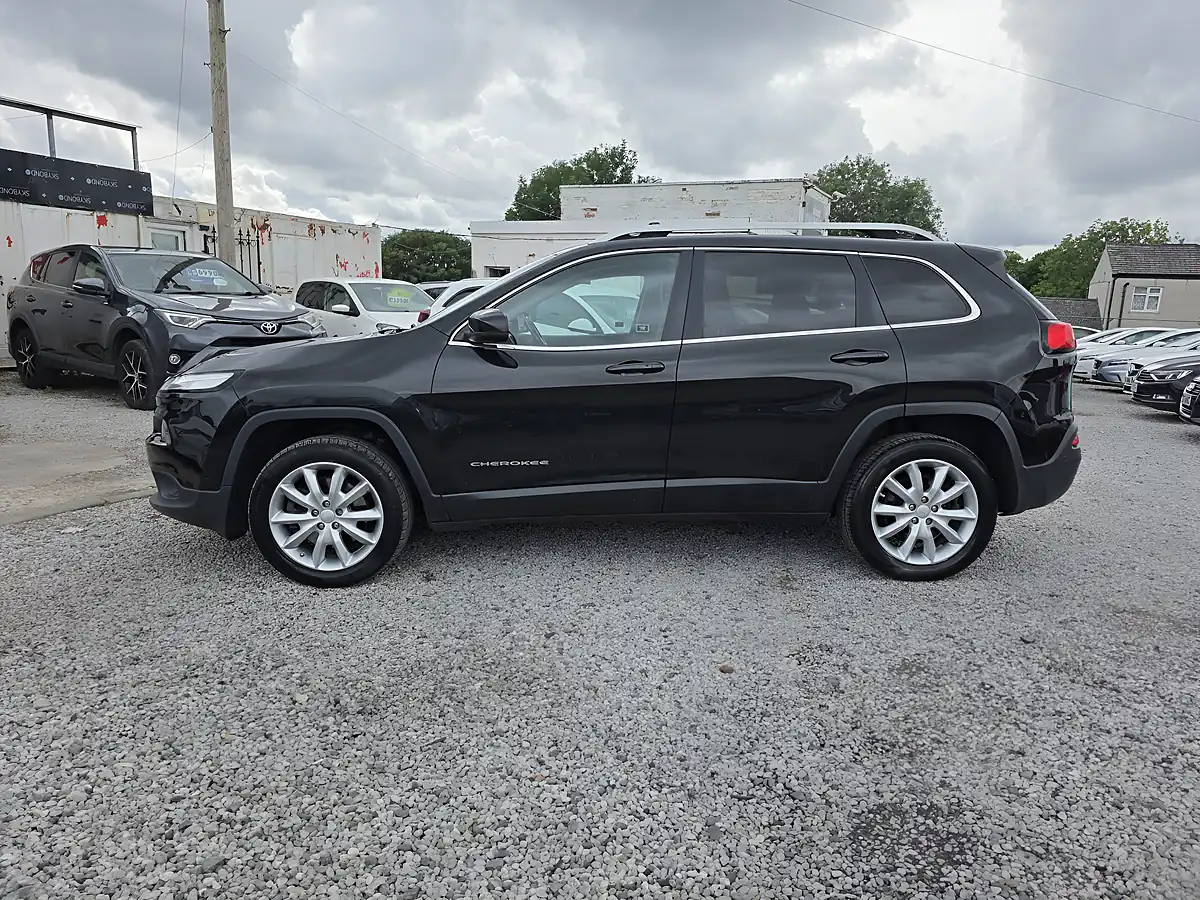 Used 2015 Jeep Cherokee Limited Black - Interior and Exterior details 5