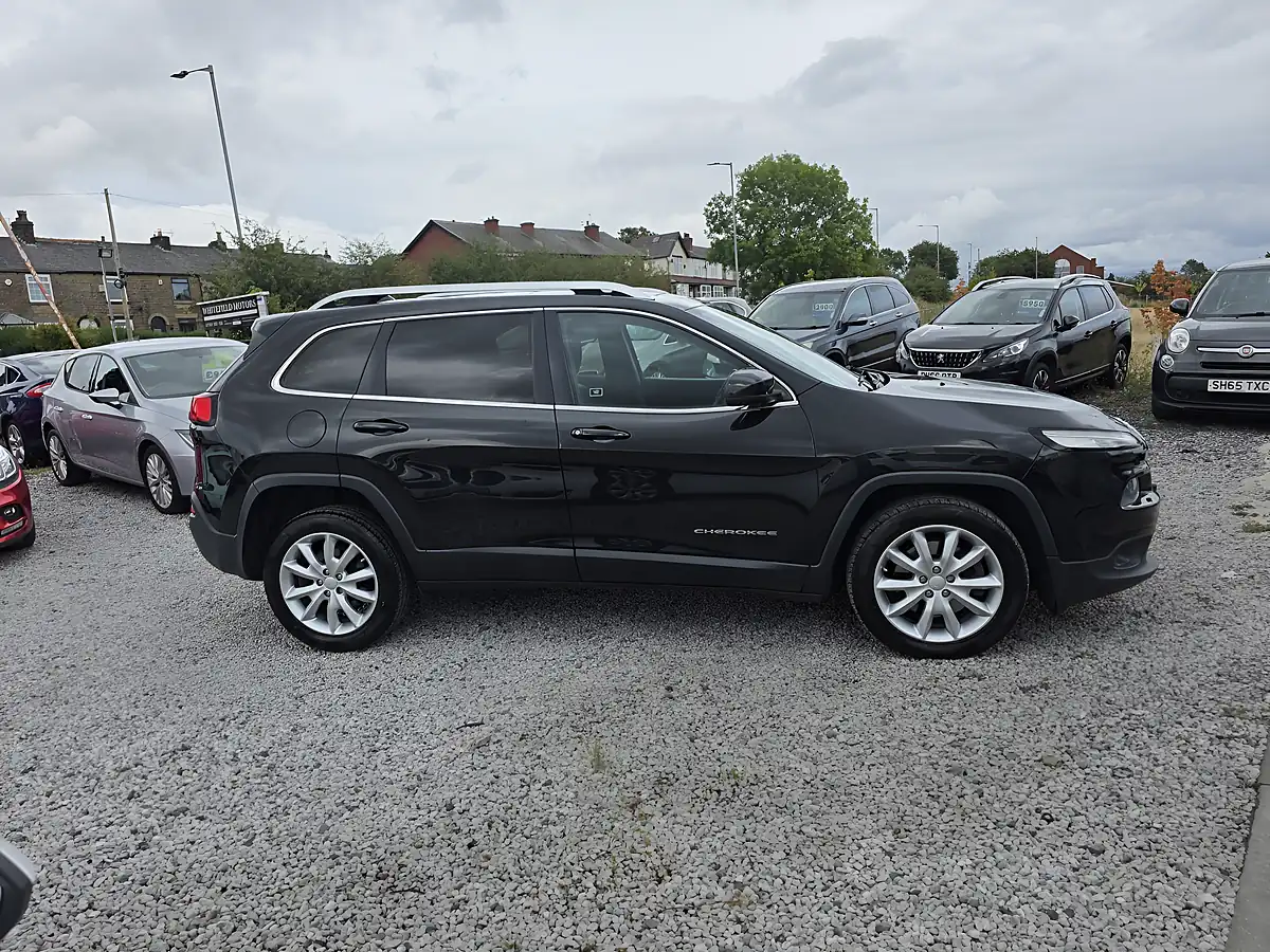 Used 2015 Jeep Cherokee Limited Black - Interior and Exterior details 6