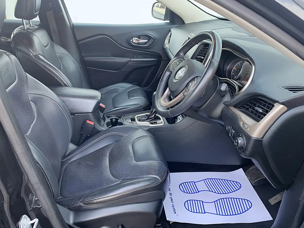 Used 2015 Jeep Cherokee Limited Black - Interior and Exterior details 5