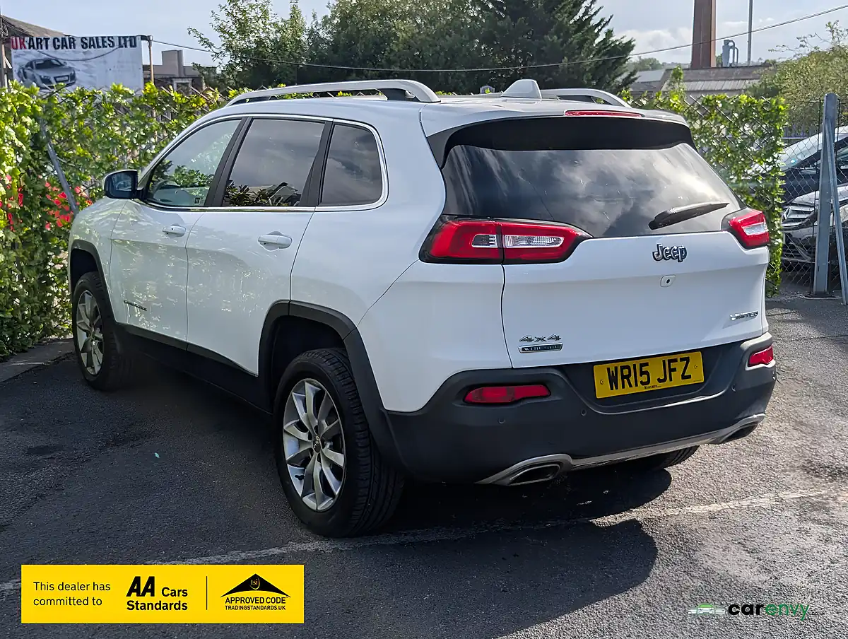 Used 2015 Jeep Cherokee Limited Bright White - Interior and Exterior details 10