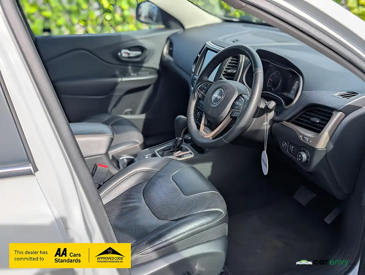 Used 2015 Jeep Cherokee Limited Bright White - Interior and Exterior details 13