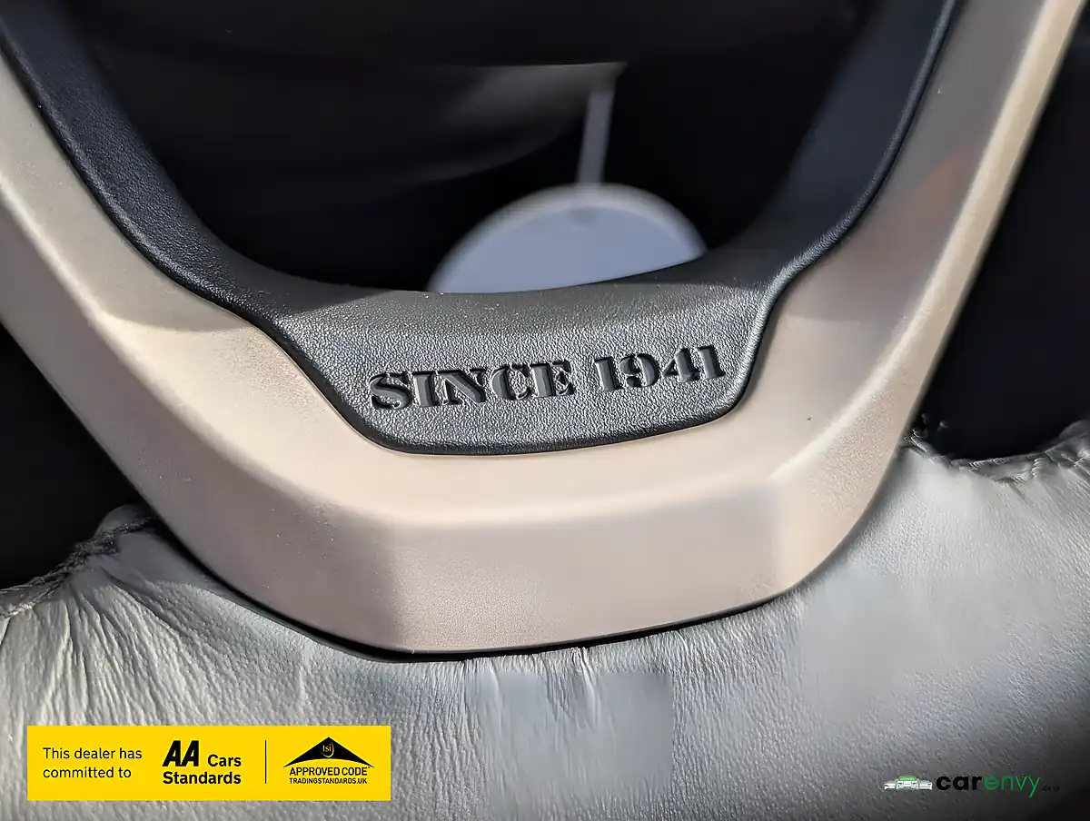 Used 2015 Jeep Cherokee Limited Bright White - Interior and Exterior details 19