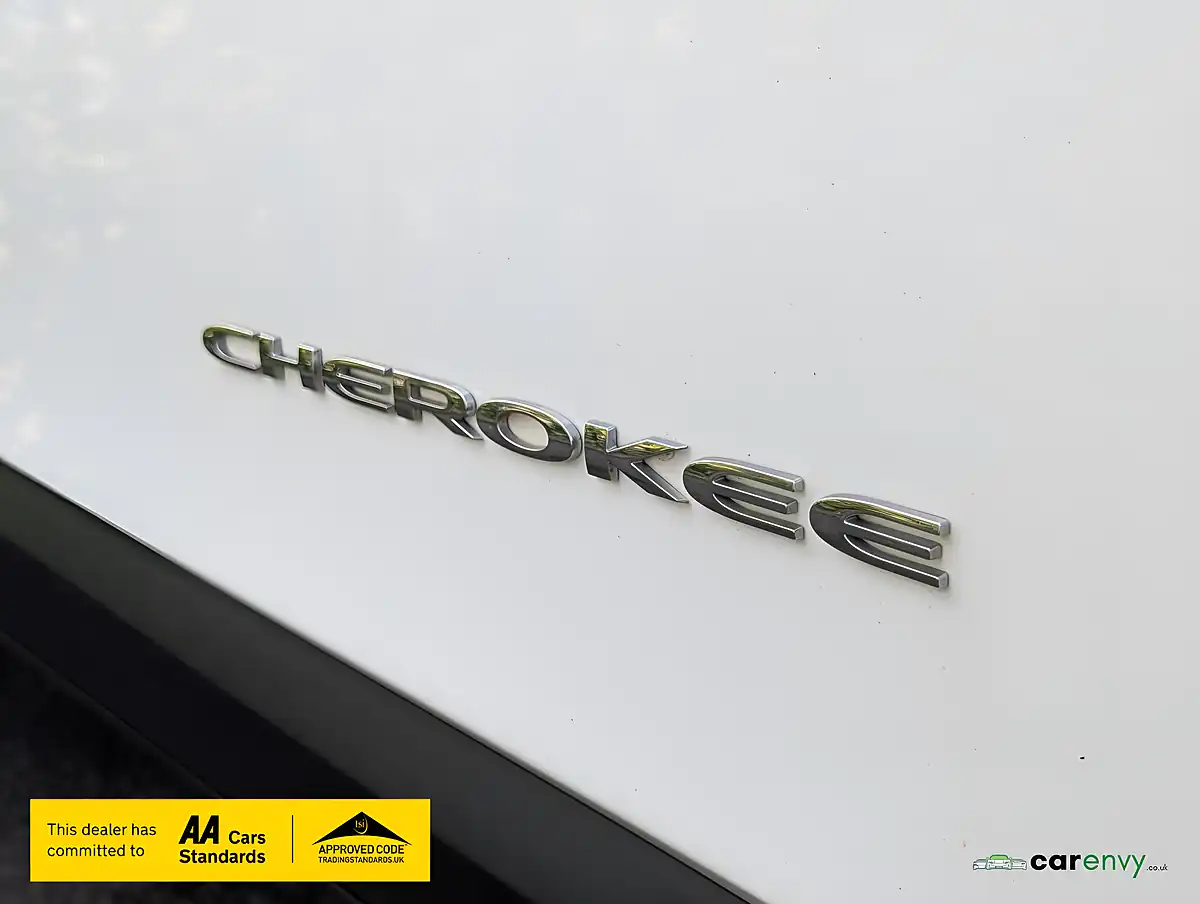 Used 2015 Jeep Cherokee Limited Bright White - Interior and Exterior details 5
