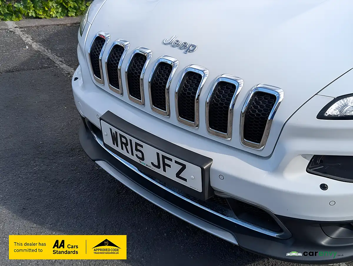 Used 2015 Jeep Cherokee Limited Bright White - Interior and Exterior details 7
