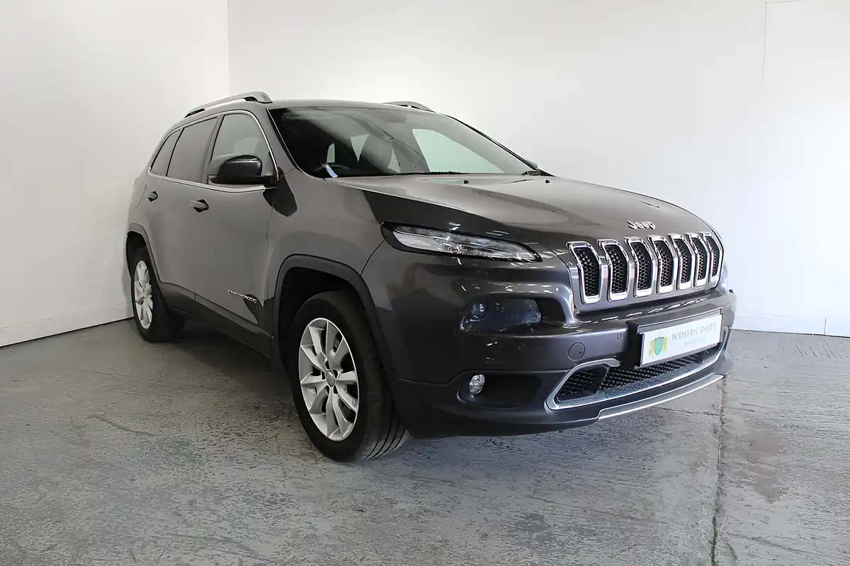 Used 2015 Jeep Cherokee Limited Grey - Front View