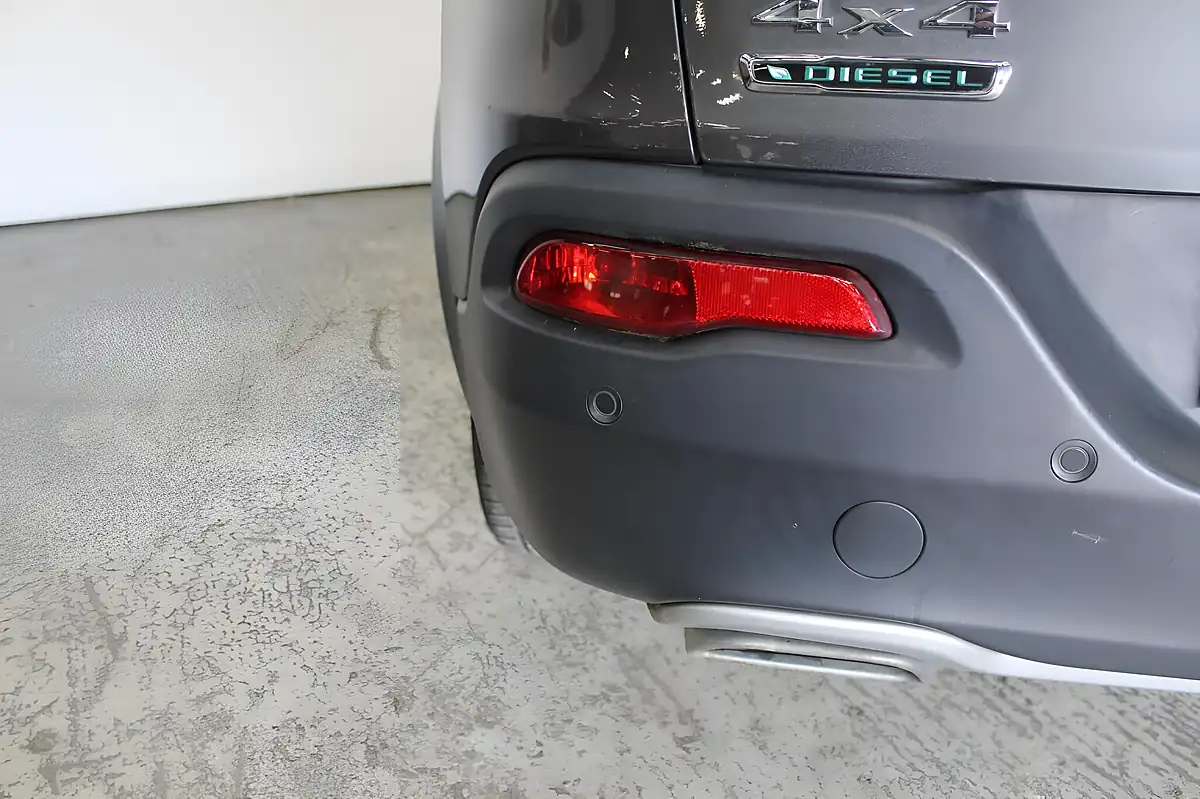 Used 2015 Jeep Cherokee Limited Grey - Interior and Exterior details 10