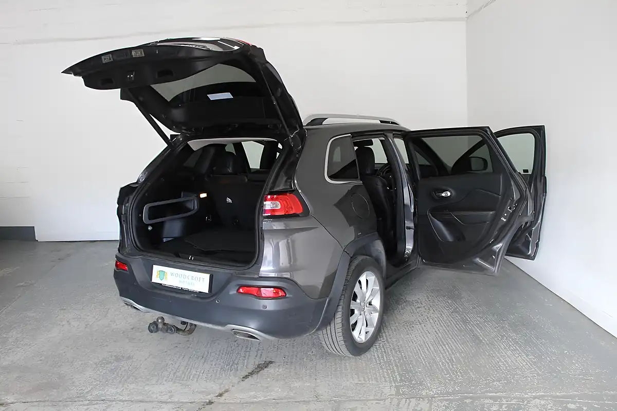 Used 2015 Jeep Cherokee Limited Grey - Interior and Exterior details 11