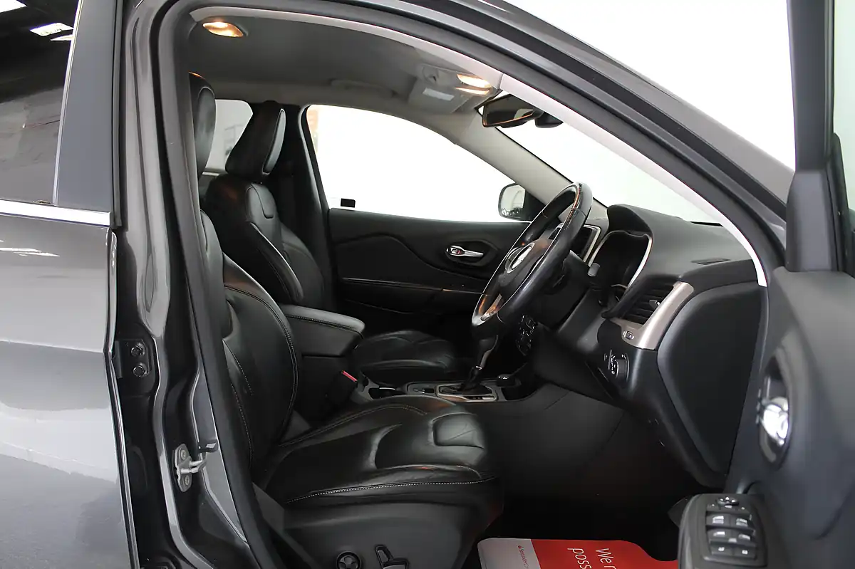 Used 2015 Jeep Cherokee Limited Grey - Interior and Exterior details 13