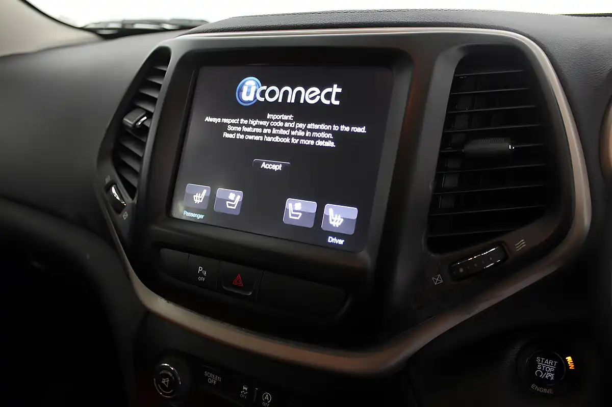 Used 2015 Jeep Cherokee Limited Grey - Interior and Exterior details 14