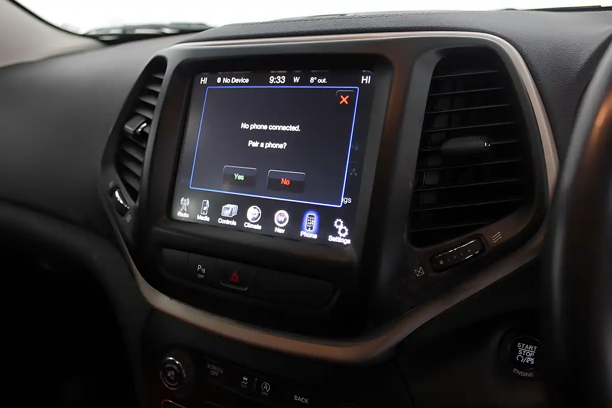 Used 2015 Jeep Cherokee Limited Grey - Interior and Exterior details 15