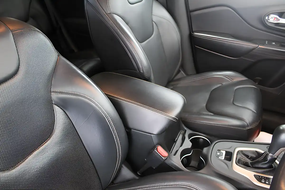 Used 2015 Jeep Cherokee Limited Grey - Interior and Exterior details 16