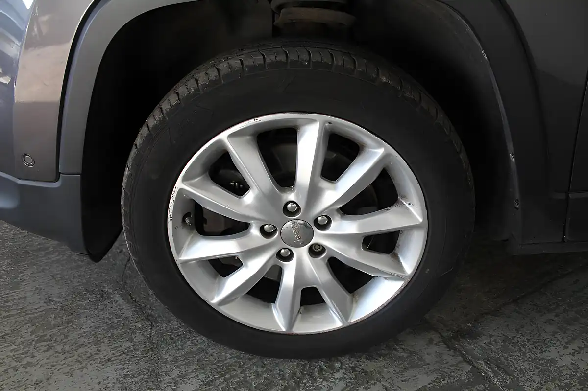 Used 2015 Jeep Cherokee Limited Grey - Interior and Exterior details 20
