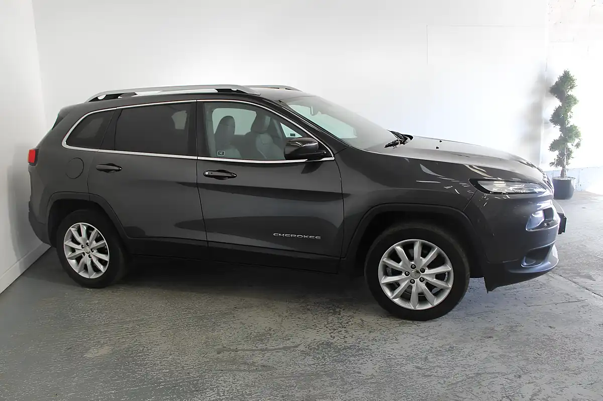 Used 2015 Jeep Cherokee Limited Grey - Interior and Exterior details 3