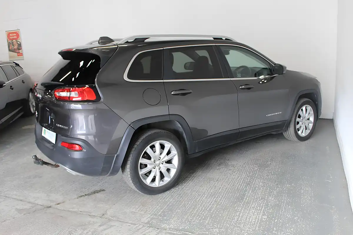 Used 2015 Jeep Cherokee Limited Grey - Interior and Exterior details 8