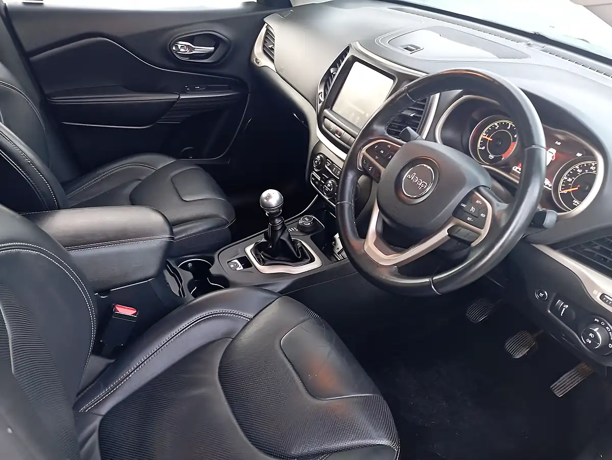 Used 2015 Jeep Cherokee Limited White - Interior and Exterior details 3