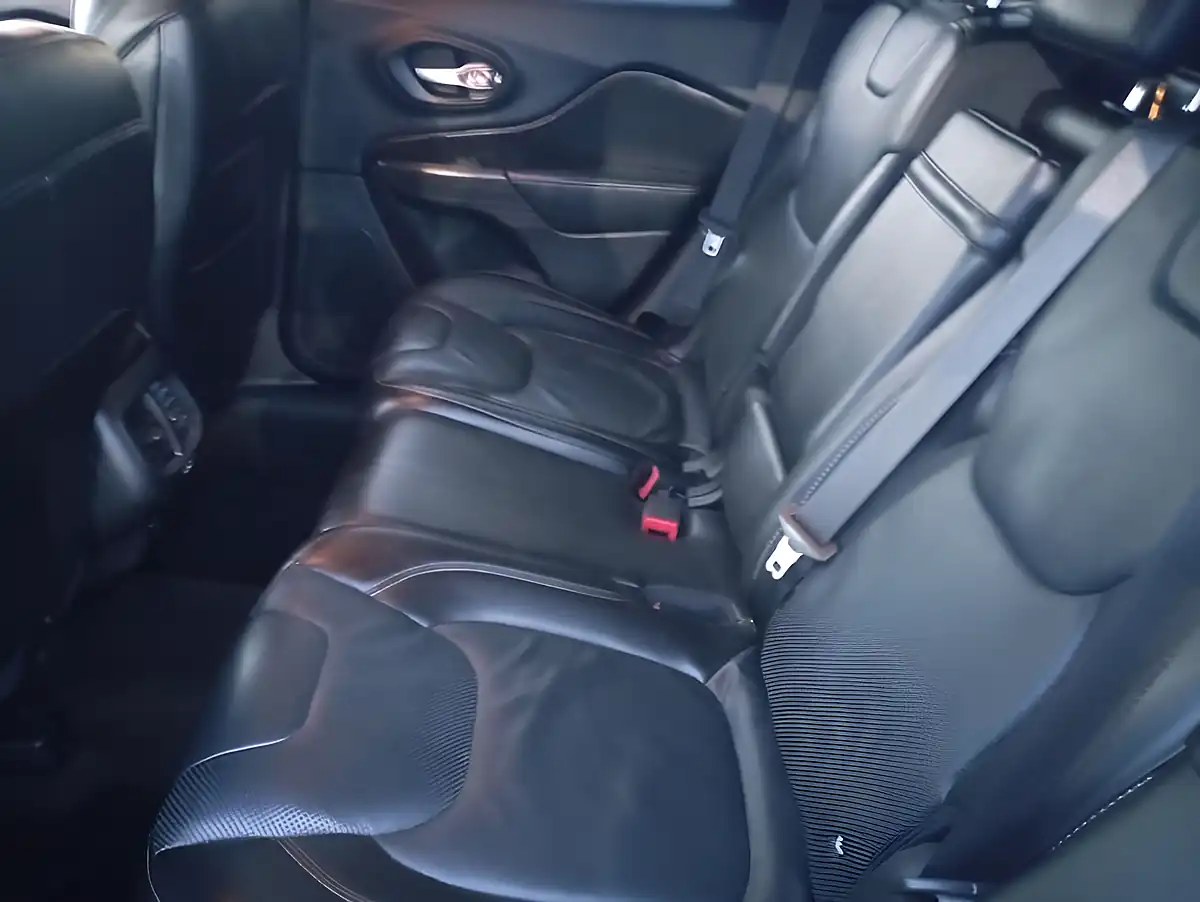 Used 2015 Jeep Cherokee Limited White - Interior and Exterior details 4