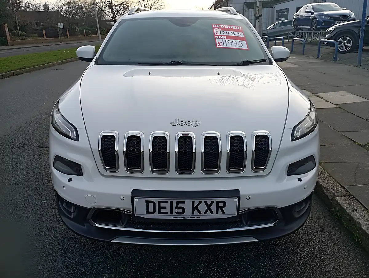 Used 2015 Jeep Cherokee Limited White - Interior and Exterior details 9