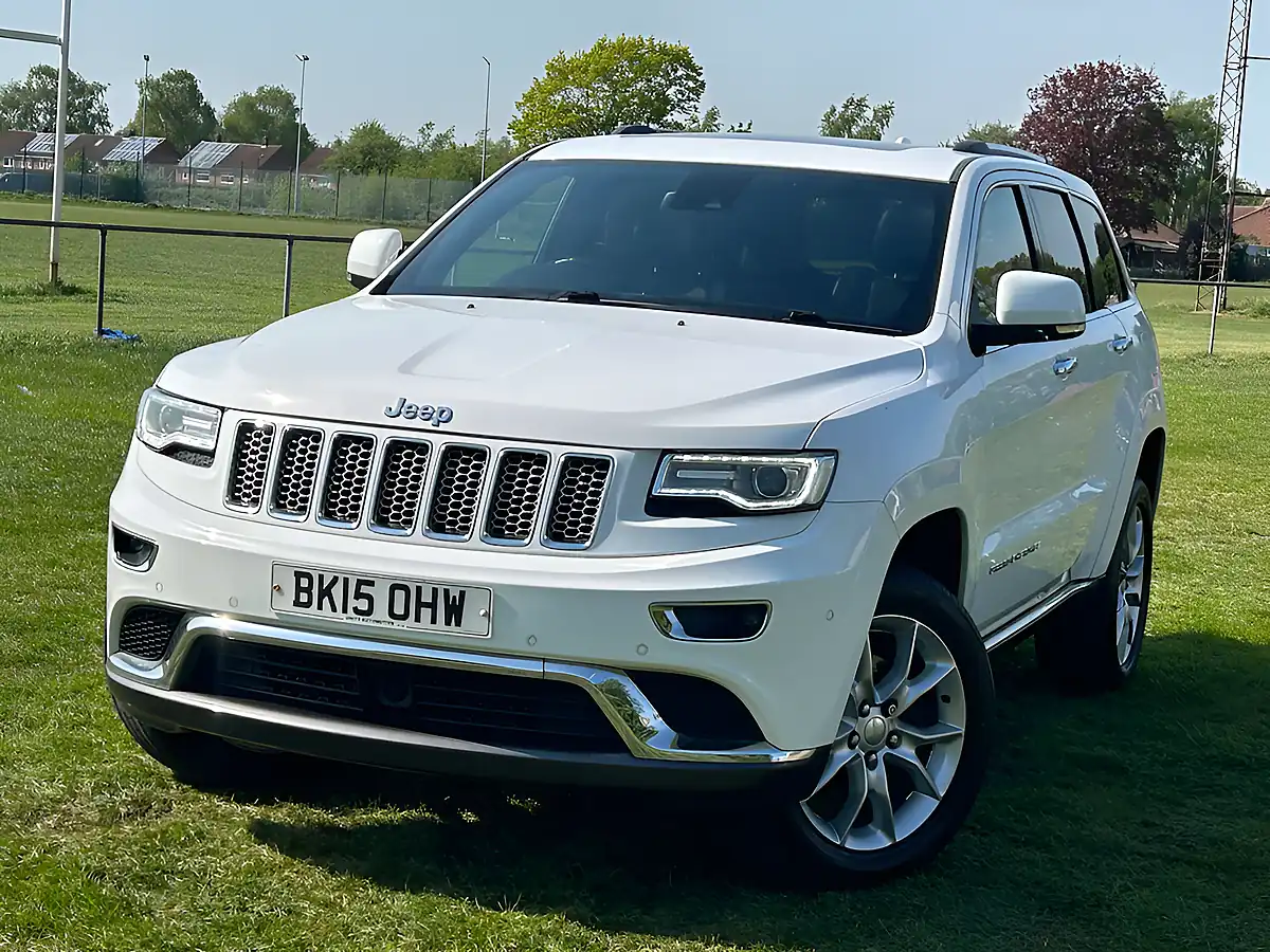 Used 2015 Jeep Grand Cherokee Summit Bright White - Front View