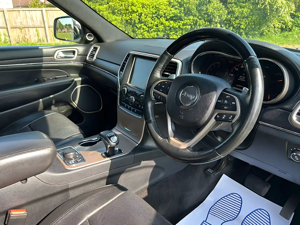 Used 2015 Jeep Grand Cherokee Summit Bright White - Interior and Exterior details 16