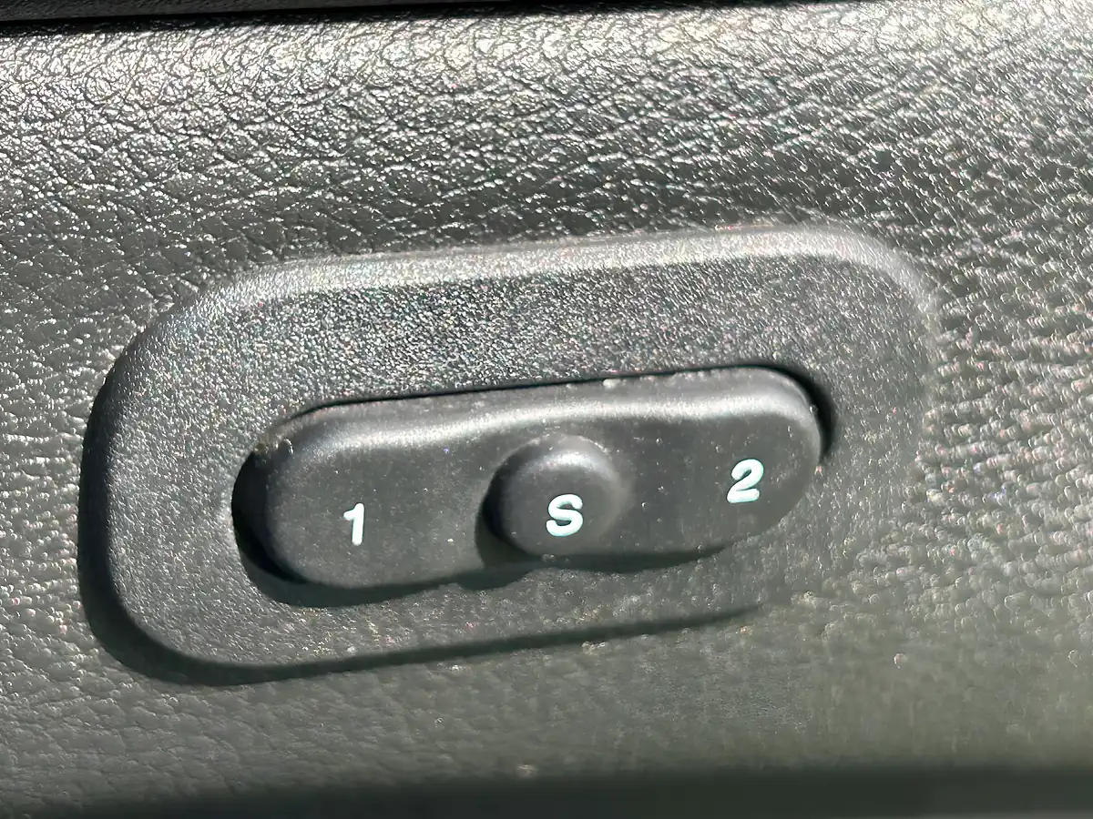 Used 2015 Jeep Grand Cherokee Summit Bright White - Interior and Exterior details 17