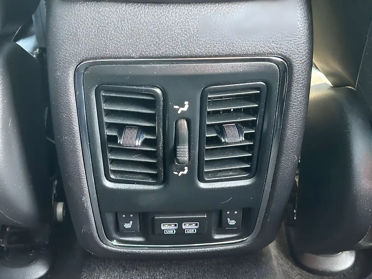 Used 2015 Jeep Grand Cherokee Summit Bright White - Interior and Exterior details 19