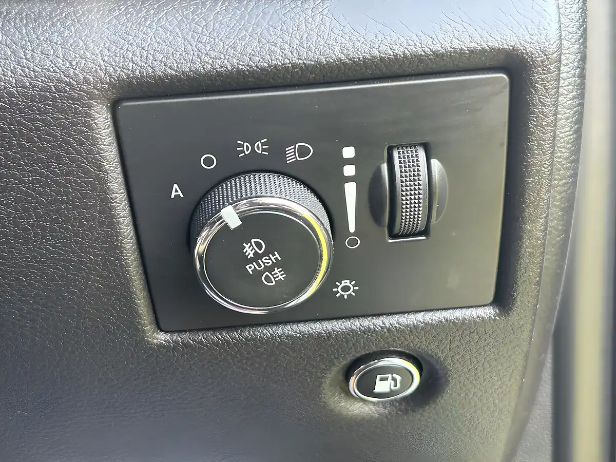 Used 2015 Jeep Grand Cherokee Summit Bright White - Interior and Exterior details 20