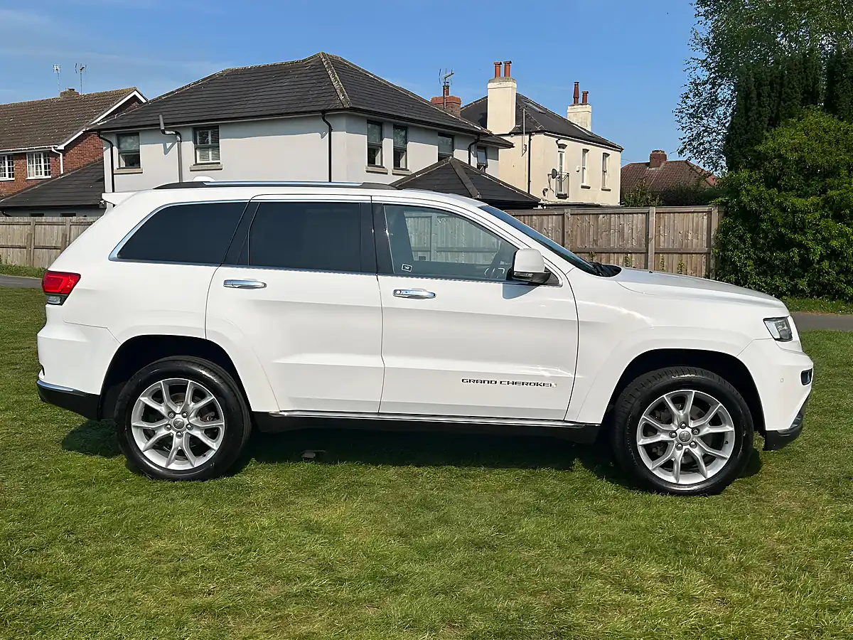 Used 2015 Jeep Grand Cherokee Summit Bright White - Interior and Exterior details 4