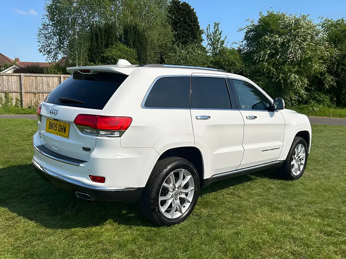 Used 2015 Jeep Grand Cherokee Summit Bright White - Interior and Exterior details 5