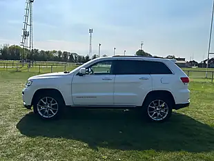 Used 2015 Jeep Grand Cherokee Summit Bright White - Interior and Exterior details 8