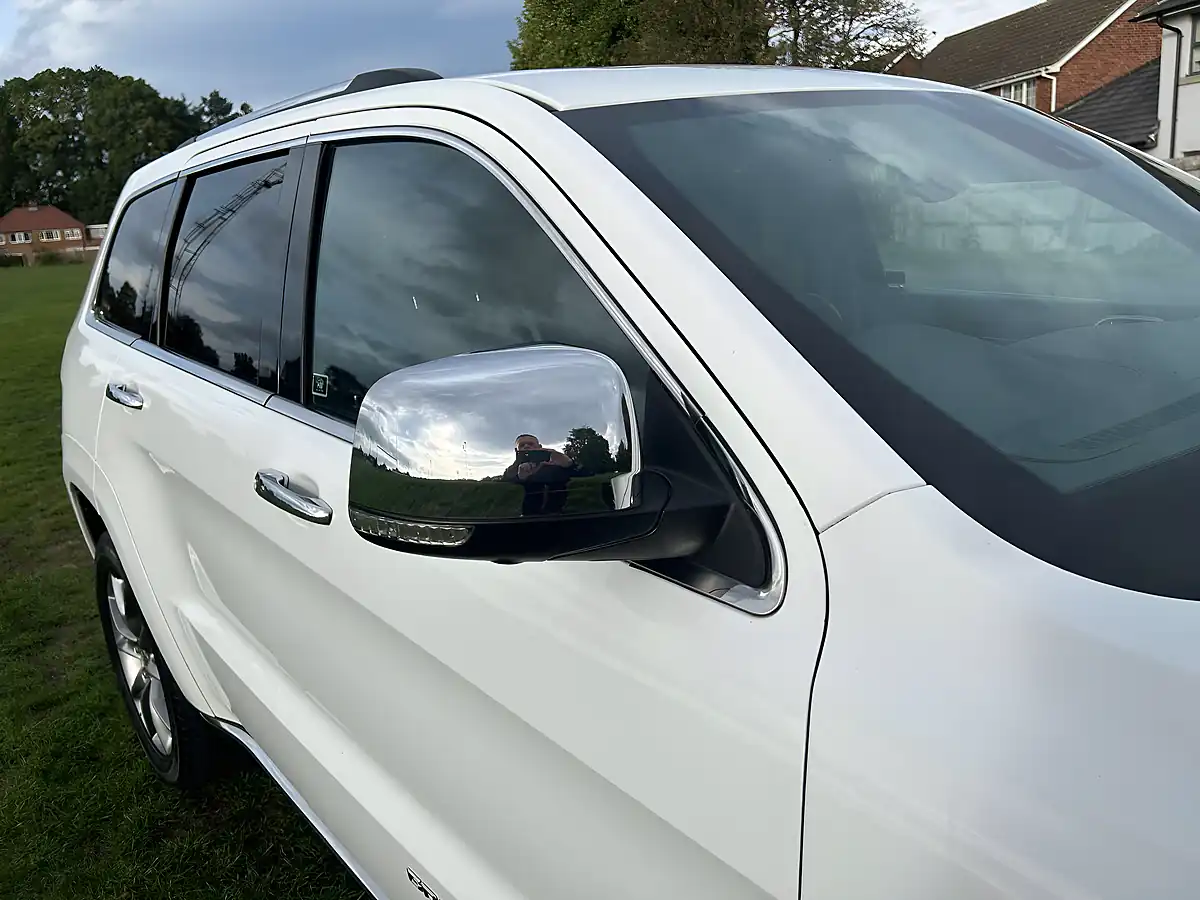 Used 2015 Jeep Grand Cherokee Summit Bright White - Interior and Exterior details 10