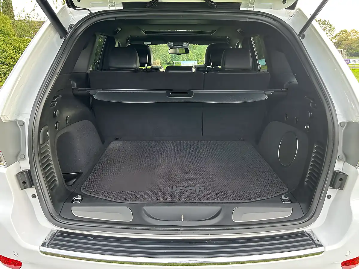 Used 2015 Jeep Grand Cherokee Summit Bright White - Interior and Exterior details 12