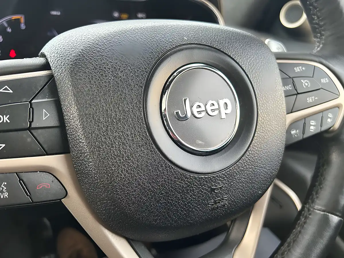 Used 2015 Jeep Grand Cherokee Summit Bright White - Interior and Exterior details 14