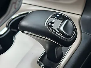 Used 2015 Jeep Grand Cherokee Summit Bright White - Interior and Exterior details 16